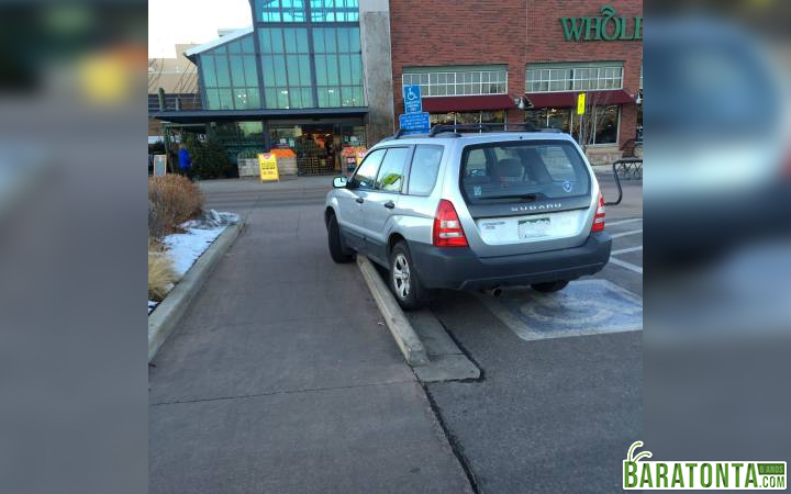 10 atitudes constrangedoras que simplesmente não conseguimos explicar