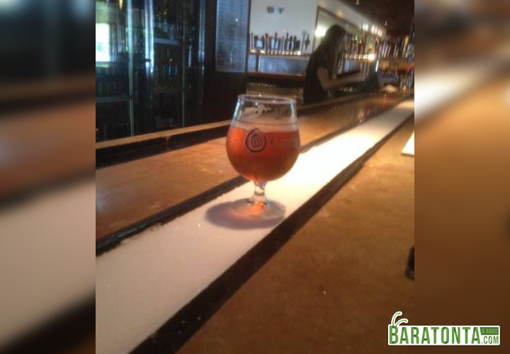 Bar com calha de gelo para manter seu copo gelado